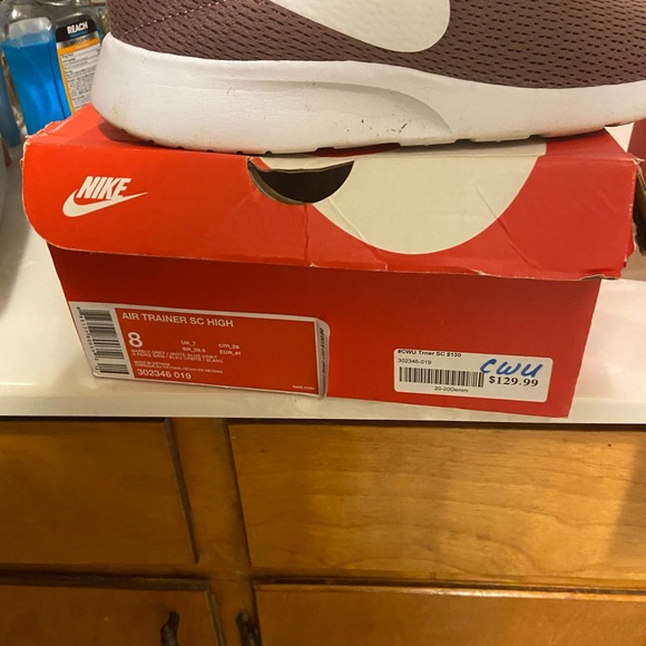 Nike shoes - Picture 4 of 4